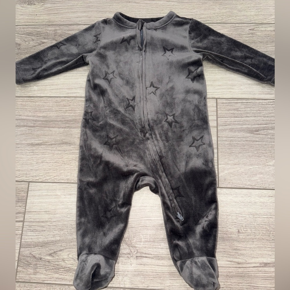 OLD NAVY Gray Star Patterned Velvet Kids One Piece Sleeper Pajama